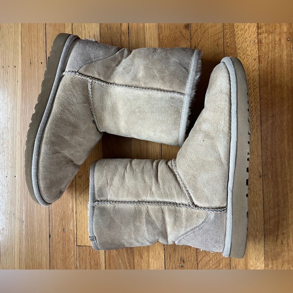 UGG boots mid-calf tan light brown 8 slippers beige boho cabincore Uggs fluffy